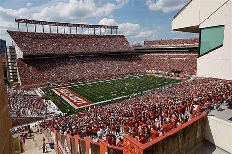 Texas adds 23 on 1st day of early signing period, No. 5 class in country so far